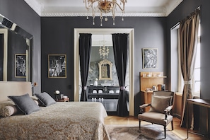 Signature Suite, 1 Queen Bed (Signature King Suite) | Memory foam beds, in-room safe, individually decorated