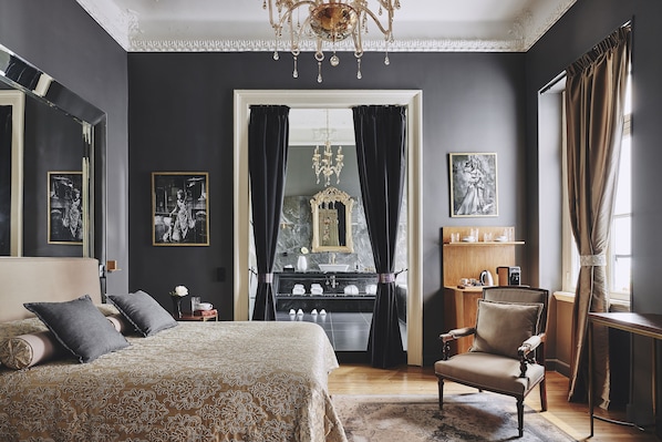 Signature Suite, 1 Queen Bed (Signature King Suite) | 1 bedroom, memory foam beds, in-room safe, individually decorated