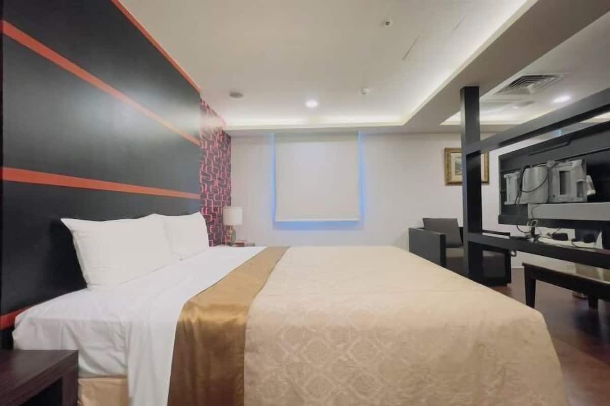 Blackout curtains, free WiFi, bed sheets