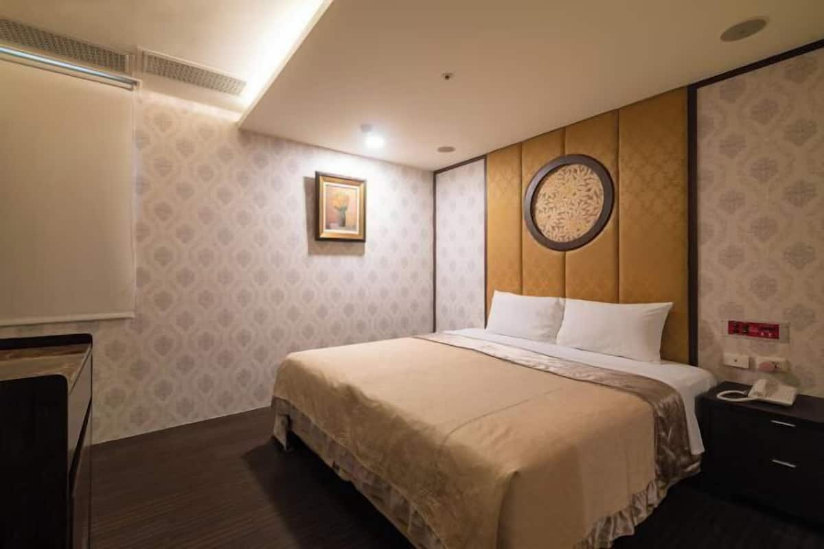 Blackout curtains, free WiFi, bed sheets