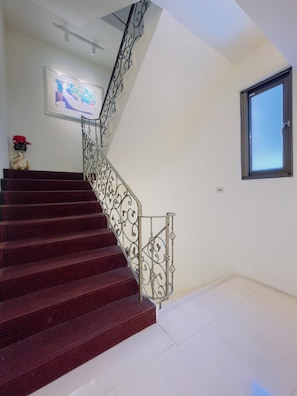 Handrails in stairways