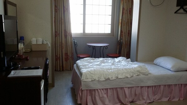 Twin Room | Desk, blackout drapes, soundproofing, free WiFi - Hera Hotel (Seogwipo)