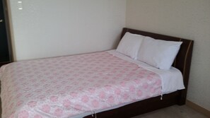 Chambre avec lits jumeaux | Bureau, rideaux occultants, chambres insonorisées, Wi-Fi gratuit