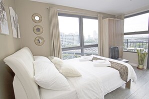 Panoramic Apartment, 1 Bedroom, Non Smoking | Individually decorated, individually furnished, desk, iron/ironing board - Indigo Ortigas @ ADB Avenue Tower (Pasig)