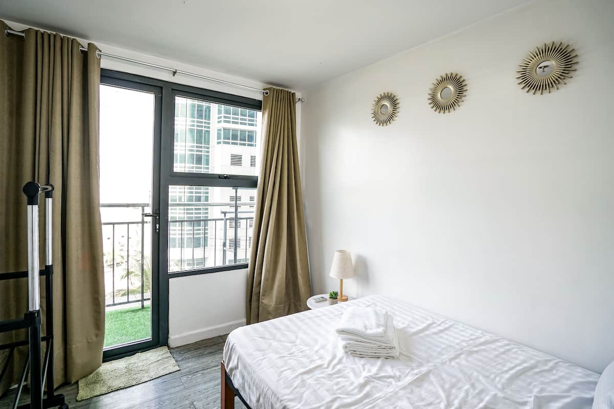 Apartamento superior, 1 quarto, para não fumantes | Escrivaninha, ferros/tábuas de passar roupa, Wi-Fi de cortesia