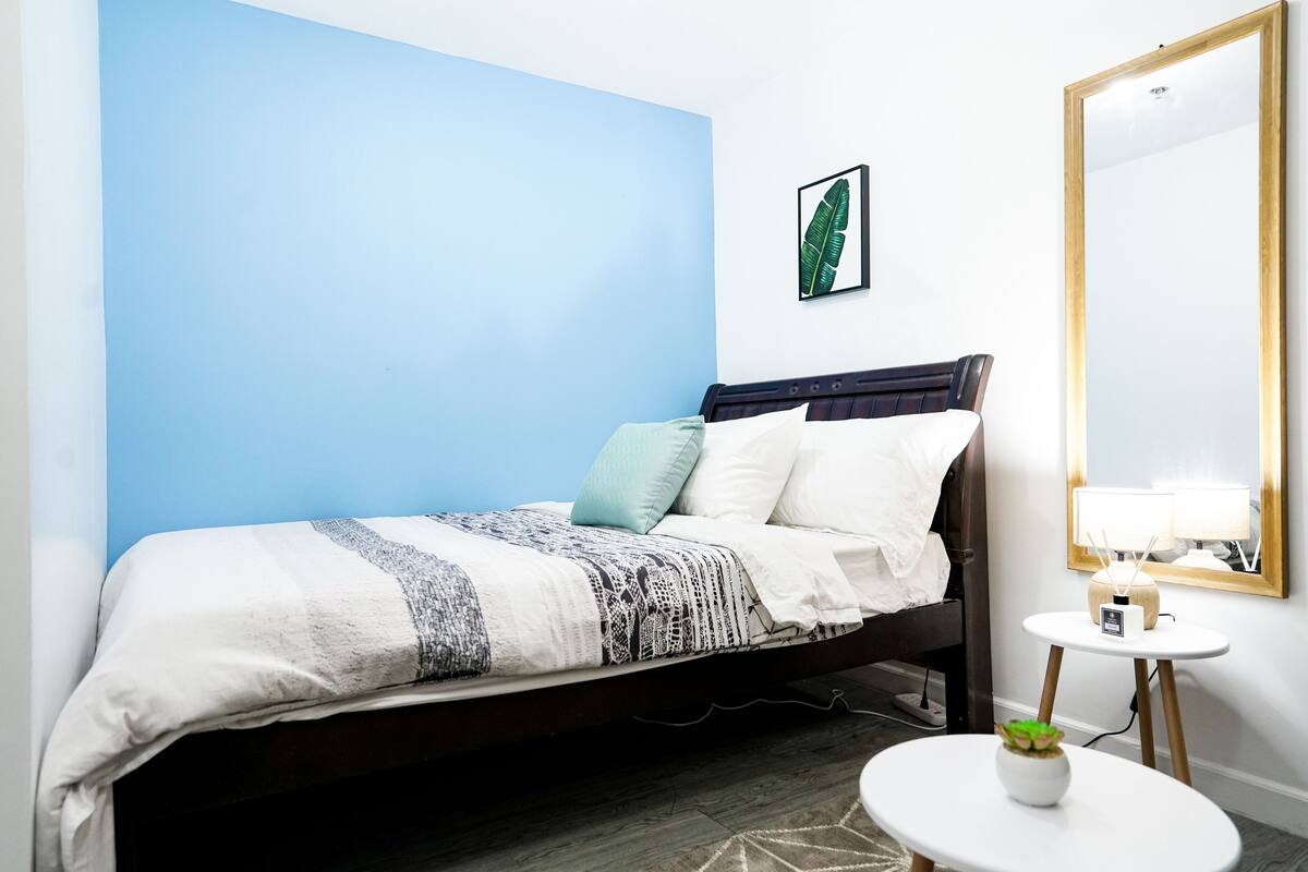 Apartamento conforto, 2 quartos, para não fumantes | Escrivaninha, ferros/tábuas de passar roupa, Wi-Fi de cortesia
