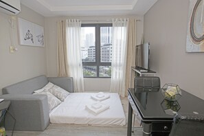 Appartement Panoramique, 1 chambre, non-fumeurs | Coin séjour | TV connectée, Netflix