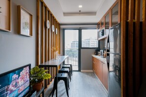 Classic Apartment, 1 Bedroom, Non Smoking | In-room dining - Indigo Ortigas @ ADB Avenue Tower (Pasig)