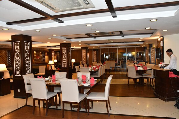 Restaurant - Royalton Hotel (Rawalpindi)
