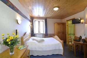 Free WiFi, bed sheets