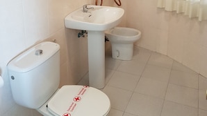 ฝักบัว, ของใช้ในห้องน้ำฟรี