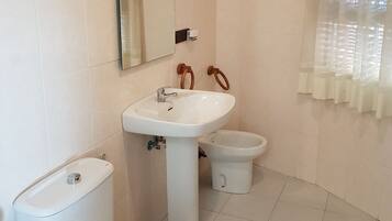 Ducha y artículos de higiene personal gratuitos