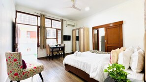 Standard Studio | Premium bedding, down duvets, memory-foam beds, in-room safe - Olive Service Apartment DLF Galleria (Gurugram)