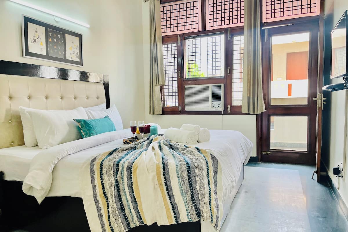 Standard-huoneisto, 1 makuuhuone, keittiö | Ylelliset vuodevaatteet, memory foam -patjalliset sängyt