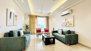 Flat-screen TV, table tennis - Olive Service Apartment DLF Galleria (Gurugram)