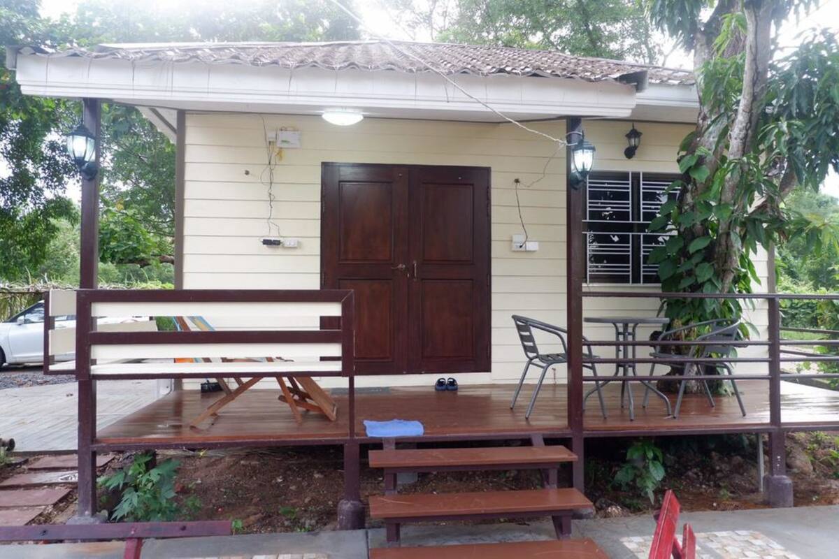 Family Bungalow (Baan Ton Son) | Wi-Fi de cortesia, roupa de cama