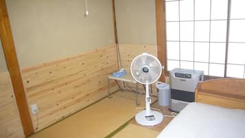 Triple Room | Free WiFi, bed sheets