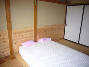 Triple Room | Free WiFi, bed sheets