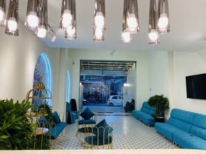 TV màn hình phẳng 32-inch có truyền hình cáp, TV 