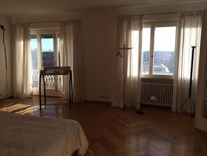 Deluxe-Apartment | 2 Schlafzimmer, individuell eingerichtet, Bügeleisen/Bügelbrett