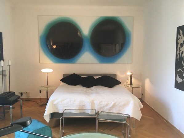 Apartemen Deluks, akses difabel | 2 kamar tidur dan dilengkapi dengan perabotan berbeda-beda