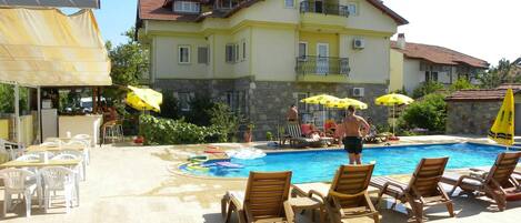 Outdoor pool, pool umbrellas, sun loungers