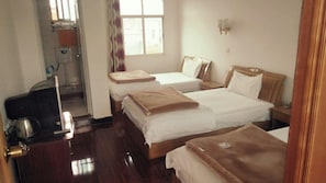 Desk, blackout drapes, free WiFi - hongchengsheyingkezhan (Kunming)