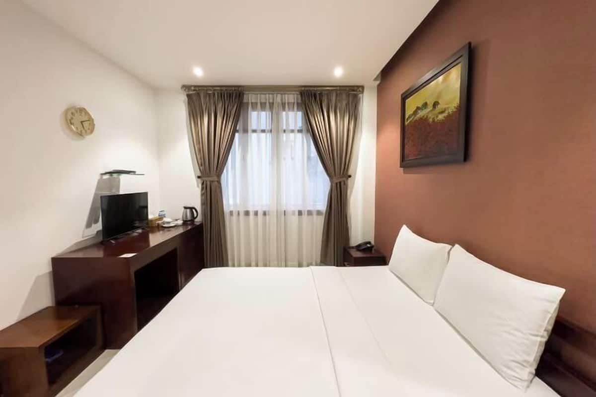 1 dormitorio, minibar, caja fuerte y escritorio