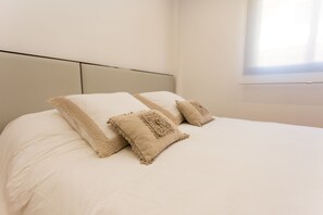 2 habitaciones, cortinas blackout y tabla de planchar con plancha 