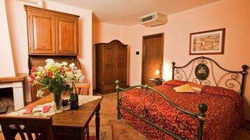 Studio, 1 Queen Bed, Fireplace