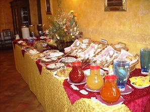 Breakfast, lunch, dinner served; local cuisine - Antica Locanda della Via Francigena (Vetralla)