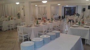 Se sirven almuerzos y cenas, cocina local