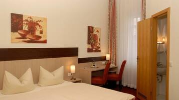 โต๊ะทำงาน, ผ้าม่านกันแสง, Wi-Fi ฟรี, ผ้าปูที่นอน