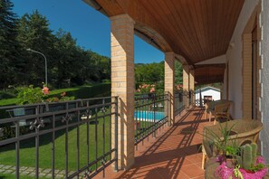 Exterior - Lucrezia e Cesare Borgia (Serrapetrona)