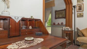 Deluxe Apartment, 3 Bedrooms, Terrace, Garden View (Giardino) | In-room dining