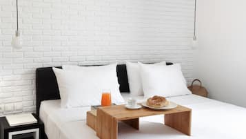 Loft | Premium bedding, in-room safe, desk, iron/ironing board