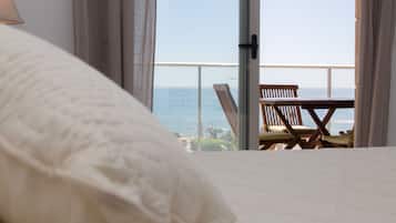 Apartamento superluxo, 2 quartos, terraço | 2 quartos, escrivaninha, cortinas blackout