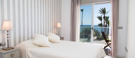 Apartamento superluxo, 2 quartos, terraço | 2 quartos, escrivaninha, cortinas blackout