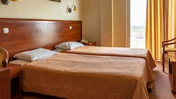 Basic Twin Room, Smoking | Katil bayi/kot (percuma), Wi-fi percuma, cadar katil