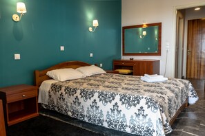 Basic Twin Room, Smoking | Free cribs/infant beds, free WiFi, bed sheets - Hotel Telis (Aigialeia)