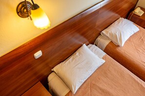 Free cots/infant beds, free WiFi, bed sheets - Hotel Telis (Aigialeia)