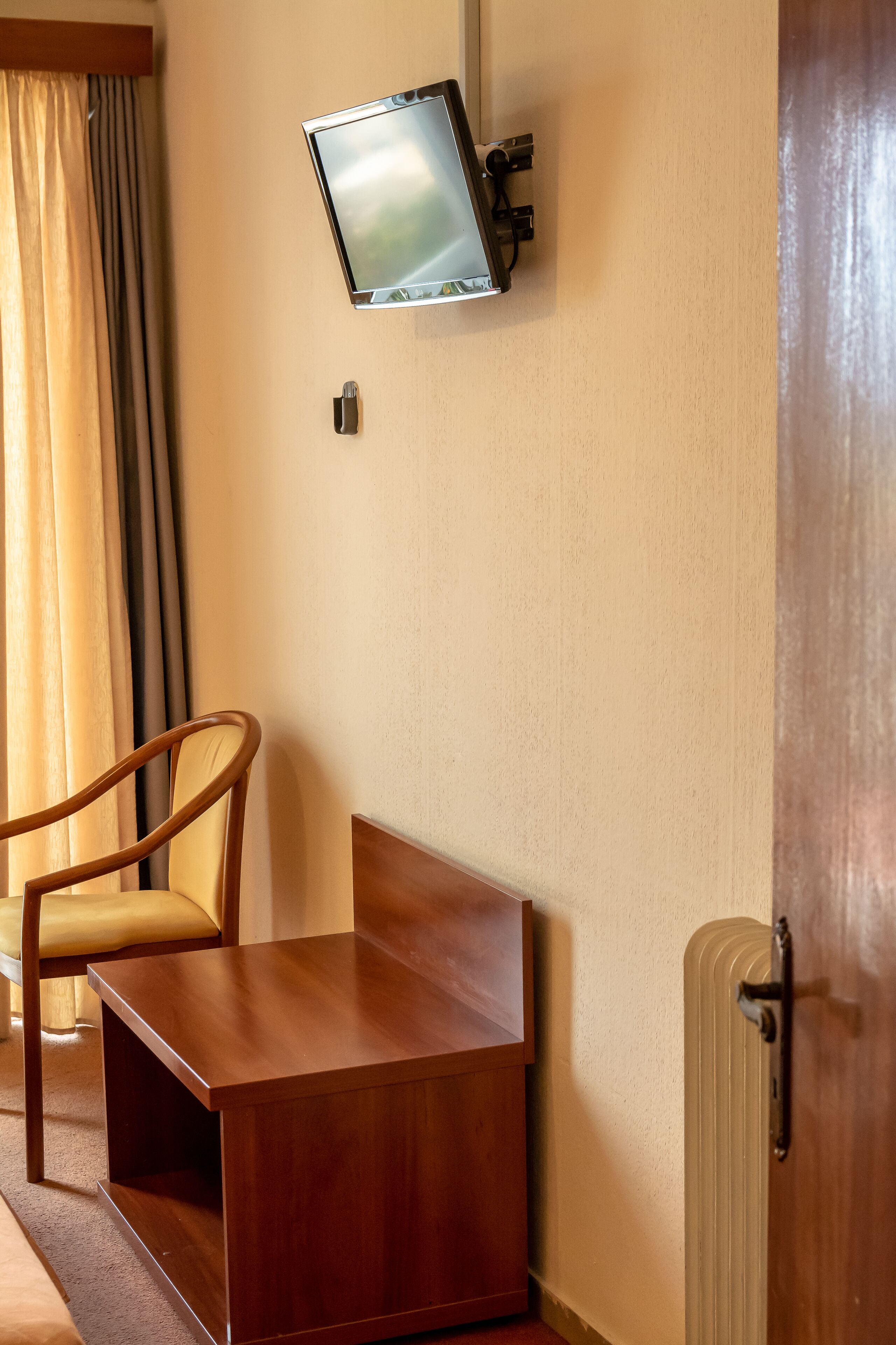 Berços grátis, Wi-Fi de cortesia, roupa de cama