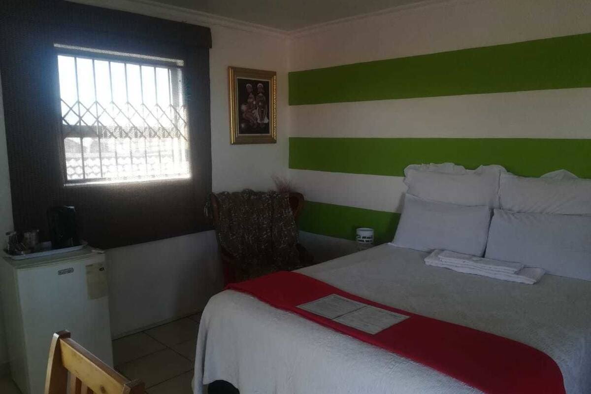 Phòng đôi hoặc 2 giường đơn tiện nghi đơn giản, 1 phòng ngủ | 4 phòng ngủ, trang trí khác biệt