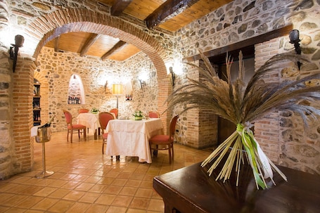 Restaurante. Castello di Altomonte