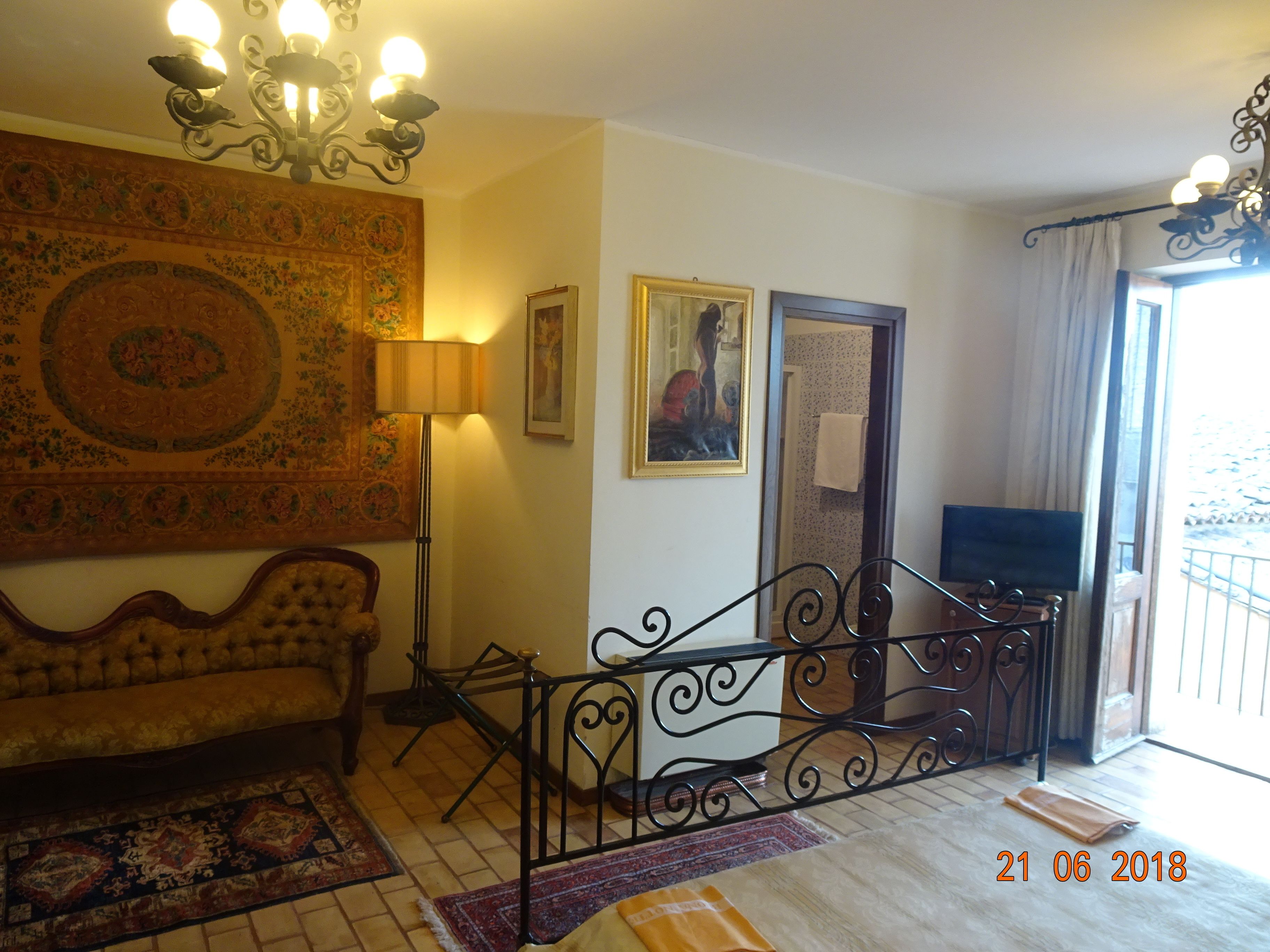 economy room, city view (203) | minibar, in-room safe, desk, laptop workspace