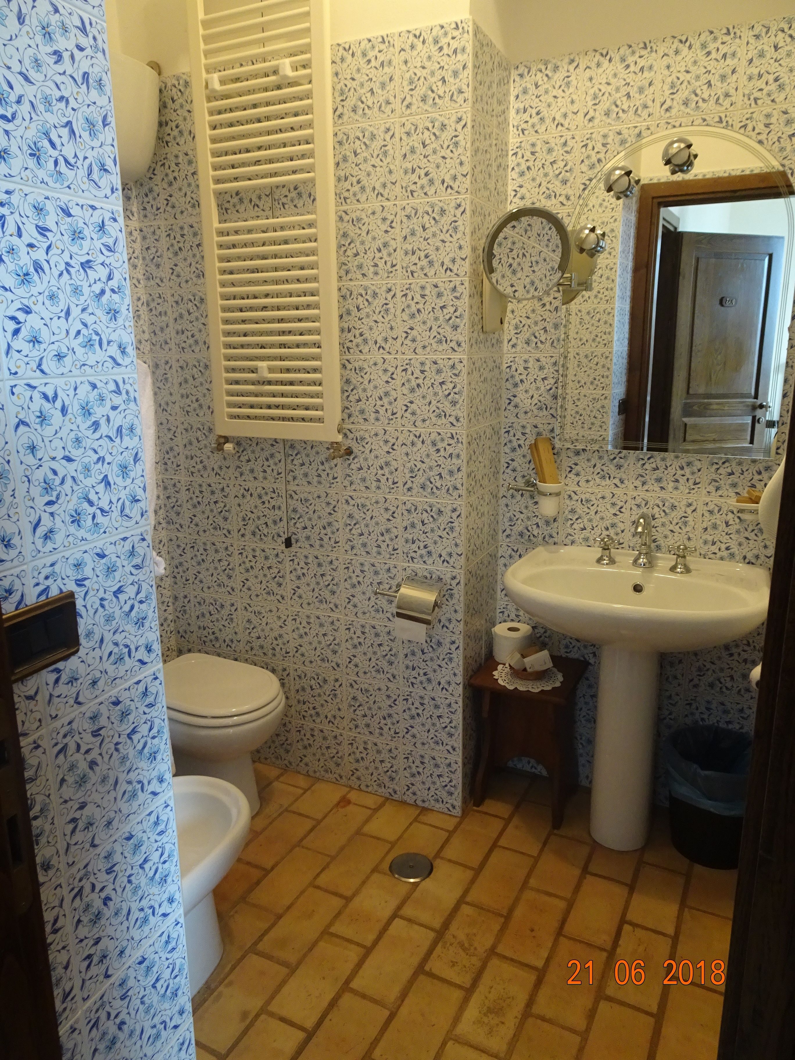 double room, 1 queen bed, balcony, city view (103) | bathroom | shower, hair dryer, bathrobes, slippers