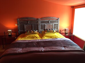 Comfort Room, 1 Queen Bed (Retour d'Asie) | Individually decorated, individually furnished, soundproofing