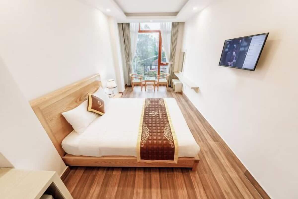 Select Comfort beds, minibar, desk, laptop workspace