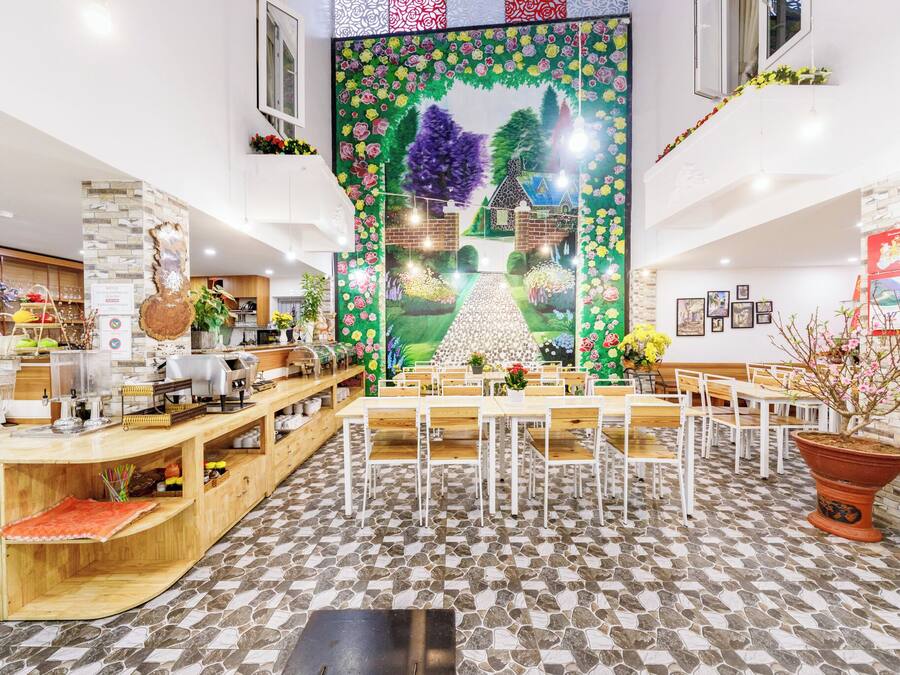 Local and international cuisine