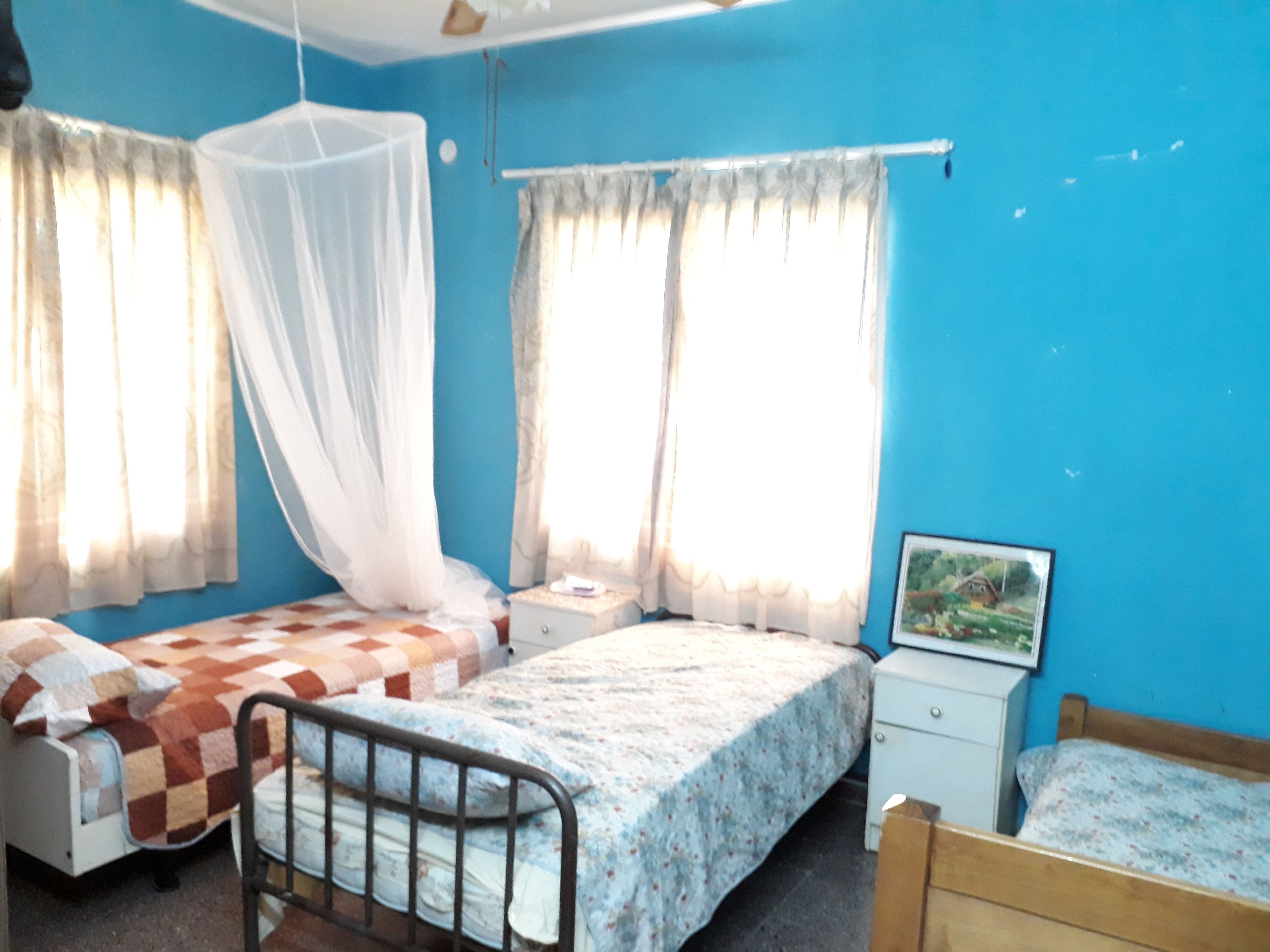 이코노미 트리플룸, 공용 욕실 | 각각 다른 스타일의 인테리어, 각각 다르게 가구 비치, 무료 WiFi, 침대 시트